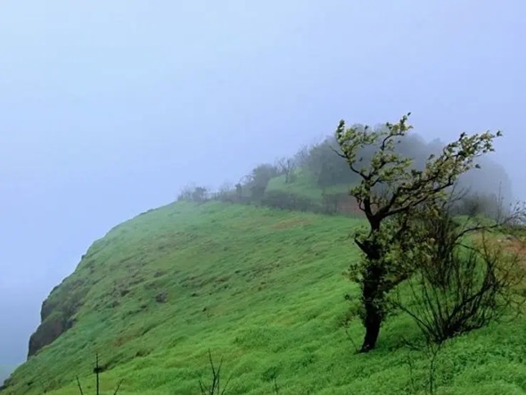Green hill viewpoint in Matheran